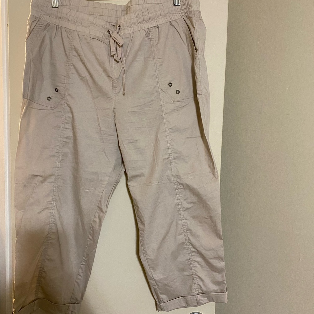 Tan Capri Pants with Relaxed Fit and Elastic Waistband